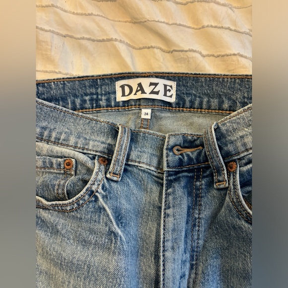 Daze high-waisted, straight fitted, light wash jeans, size 24 - Picture 4 of 7